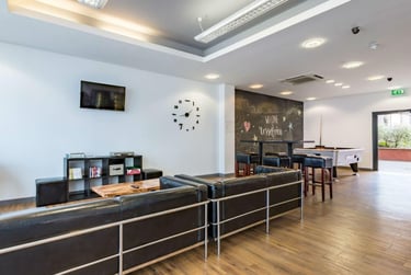 1 bed studio, 70 Russell Street, Radford, Nottingham, NG74FE - Image 2